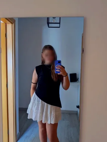 Carla, 18