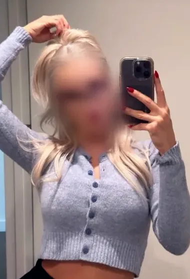 Elena, 25
