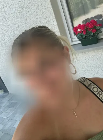 Fiona, 22