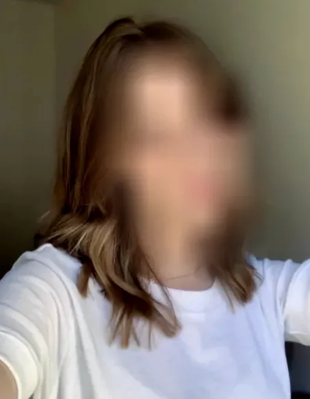 Melina, 28
