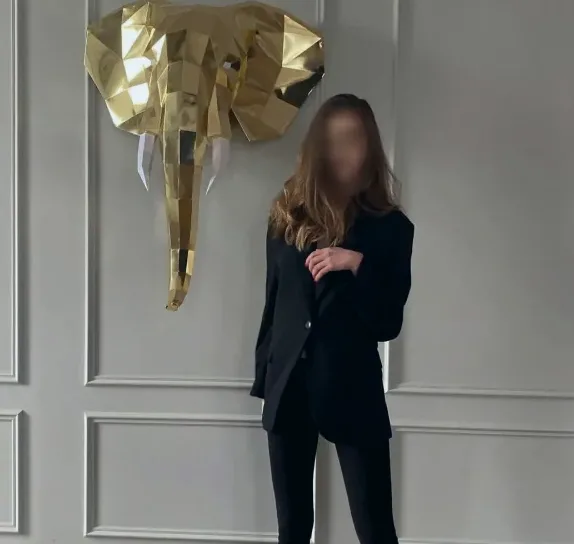 Neele, 33